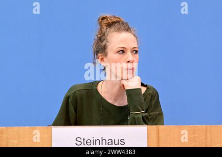 Helena Steinhaus BEI der Bundespressekonferenz zum Thema Klimageld - Wir zeigen, dass es möglich ist im Haus der Bundespressekonferenz. Berlin, 21.03.2024 *** Helena Steinhaus à la Conférence de presse fédérale sur l'argent climatique nous montrons que c'est possible dans la Maison de la Conférence de presse fédérale Berlin, 21 03 2024 Foto:XF.xKernx/xFuturexImagex klimageld 4310 Banque D'Images