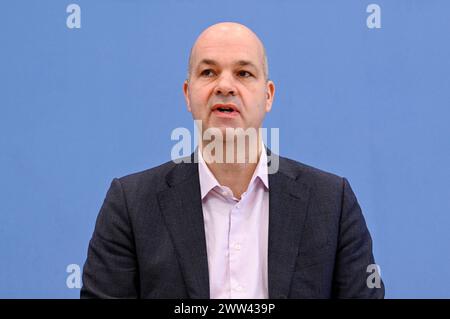 Marcel Fratzscher BEI der Bundespressekonferenz zum Thema Klimageld - Wir zeigen, dass es möglich ist im Haus der Bundespressekonferenz. Berlin, 21.03.2024 *** Marcel Fratzscher à la Conférence de presse fédérale sur l'argent climatique nous montrons que c'est possible dans la Maison de la Conférence de presse fédérale Berlin, 21 03 2024 Foto:XF.xKernx/xFuturexImagex klimageld 4325 Banque D'Images