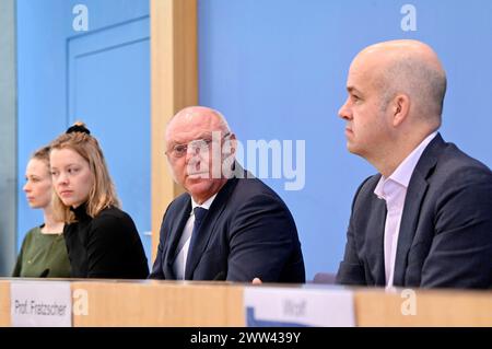 Helena Steinhaus, Carla Reemtsma, Ulrich Schneider und Marcel Fratzscher BEI der Bundespressekonferenz zum Thema Klimageld - Wir zeigen, dass es möglich ist im Haus der Bundespressekonferenz. Berlin, 21.03.2024 *** Helena Steinhaus, Carla Reemtsma, Ulrich Schneider et Marcel Fratzscher à la Conférence de presse fédérale sur l'argent climatique nous montrons que c'est possible à la Conférence de presse fédérale Berlin, 21 03 2024 Foto:XF.xKernx/xFuturexImagex klimageld 4323 Banque D'Images