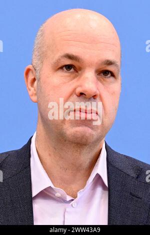 Marcel Fratzscher BEI der Bundespressekonferenz zum Thema Klimageld - Wir zeigen, dass es möglich ist im Haus der Bundespressekonferenz. Berlin, 21.03.2024 *** Marcel Fratzscher à la Conférence de presse fédérale sur l'argent climatique nous montrons que c'est possible dans la Maison de la Conférence de presse fédérale Berlin, 21 03 2024 Foto:XF.xKernx/xFuturexImagex klimageld 4324 Banque D'Images