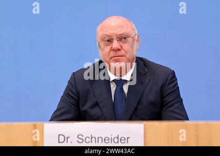 Ulrich Schneider BEI der Bundespressekonferenz zum Thema Klimageld - Wir zeigen, dass es möglich ist im Haus der Bundespressekonferenz. Berlin, 21.03.2024 *** Ulrich Schneider à la conférence de presse fédérale sur le thème de l'argent climatique nous montrons que c'est possible à la conférence de presse fédérale Berlin, 21 03 2024 Foto:XF.xKernx/xFuturexImagex klimageld 4331 Banque D'Images