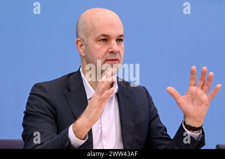 Marcel Fratzscher BEI der Bundespressekonferenz zum Thema Klimageld - Wir zeigen, dass es möglich ist im Haus der Bundespressekonferenz. Berlin, 21.03.2024 *** Marcel Fratzscher à la Conférence de presse fédérale sur l'argent climatique nous montrons que c'est possible dans la Maison de la Conférence de presse fédérale Berlin, 21 03 2024 Foto:XF.xKernx/xFuturexImagex klimageld 4329 Banque D'Images