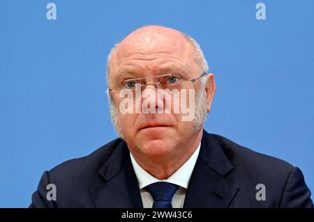 Ulrich Schneider BEI der Bundespressekonferenz zum Thema Klimageld - Wir zeigen, dass es möglich ist im Haus der Bundespressekonferenz. Berlin, 21.03.2024 *** Ulrich Schneider à la conférence de presse fédérale sur le thème de l'argent climatique nous montrons que c'est possible à la conférence de presse fédérale Berlin, 21 03 2024 Foto:XF.xKernx/xFuturexImagex klimageld 4335 Banque D'Images