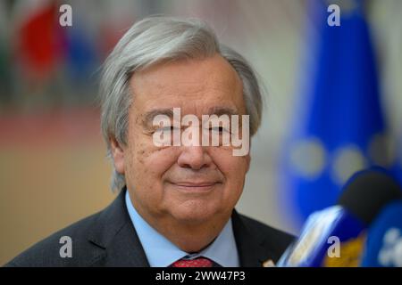 Bruxelles, Belgique. 21 mars 2024. Le secrétaire général des Nations Unies Antonio Guterres s’adresse à la presse à son arrivée au sommet du Conseil européen. Les dirigeants de l'UE discuteront de la poursuite du soutien à l'Ukraine face à la RussiaÕs guerre d'agression, à la sécurité et à la défense, à la situation actuelle au moyen-Orient, à l'élargissement, aux relations extérieures, aux migrations et à l'agriculture. Les dirigeants prendront également un déjeuner avec le Secrétaire général des Nations Unies, Ant-nio Guterres. Prise à Bruxelles, Belgique. Le 21 mars 2024. (Jonathan Raa/Sipa USA) crédit : Sipa USA/Alamy Live News Banque D'Images