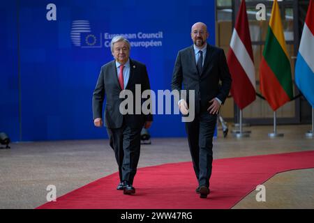 Bruxelles, Belgique. 21 mars 2024. Le président du Conseil européen Charles Michel et le secrétaire général des Nations Unies Antonio Guterres arrivent pour assister à un sommet du Conseil européen. Les dirigeants de l'UE discuteront de la poursuite du soutien à l'Ukraine face à la RussiaÕs guerre d'agression, à la sécurité et à la défense, à la situation actuelle au moyen-Orient, à l'élargissement, aux relations extérieures, aux migrations et à l'agriculture. Les dirigeants prendront également un déjeuner avec le Secrétaire général des Nations Unies, Ant-nio Guterres. Prise à Bruxelles, Belgique. Le 21 mars 2024. (Jonathan Raa/Sipa USA) crédit : Sipa USA/Alamy Live News Banque D'Images