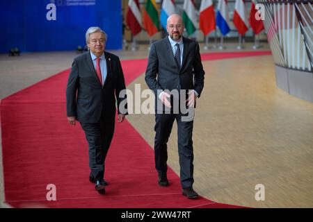 Bruxelles, Belgique. 21 mars 2024. Le président du Conseil européen Charles Michel et le secrétaire général des Nations Unies Antonio Guterres arrivent pour assister à un sommet du Conseil européen. Les dirigeants de l'UE discuteront de la poursuite du soutien à l'Ukraine face à la RussiaÕs guerre d'agression, à la sécurité et à la défense, à la situation actuelle au moyen-Orient, à l'élargissement, aux relations extérieures, aux migrations et à l'agriculture. Les dirigeants prendront également un déjeuner avec le Secrétaire général des Nations Unies, Ant-nio Guterres. Prise à Bruxelles, Belgique. Le 21 mars 2024. (Jonathan Raa/Sipa USA) crédit : Sipa USA/Alamy Live News Banque D'Images