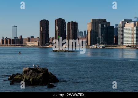 Manhattan Skyline, Waterside Plaza Condos de East Side Manhattan, Panorama, rivière, architecture Banque D'Images