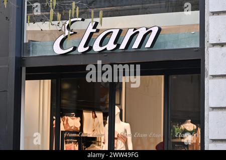 Etam illustration de panneaux commerciaux et de magasins à Lyon, France le 27 janvier 2024. Photo Julien Reynaud/APS-medias/ABACAPRESS.COM Banque D'Images