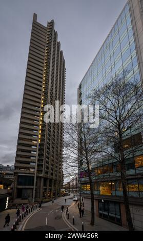 Londres, Royaume-Uni : Tour Cromwell sur Silk Street, une partie du domaine Barbican dans la ville de Londres. Banque D'Images