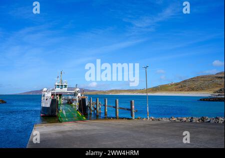 Ferry Caledonian MacBrayne à Barra au terminal Erskay Ferry, île d'Erskay, Hébrides extérieures, Écosse, Royaume-Uni Banque D'Images