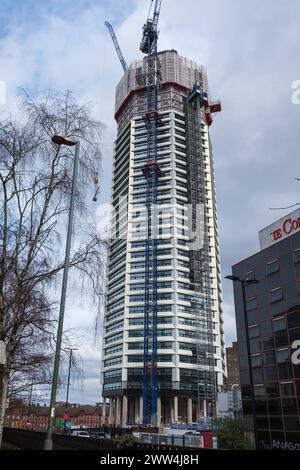 La construction de l'Octogone, un immeuble résidentiel octogonal de 49 étages dans le centre de Birmingham se poursuit. Le plus haut bâtiment de Birmingham Banque D'Images