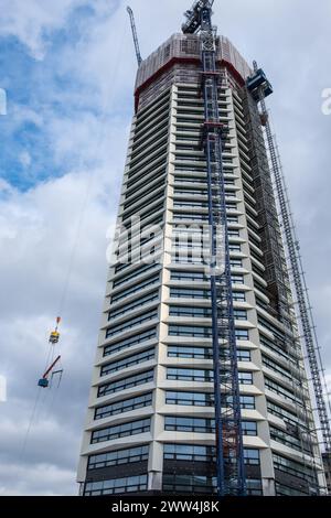 La construction de l'Octogone, un immeuble résidentiel octogonal de 49 étages dans le centre de Birmingham se poursuit. Le plus haut bâtiment de Birmingham Banque D'Images