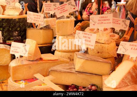 Cheese Stall, Greenwich Market, Greenwich, South London, Royaume-Uni Banque D'Images