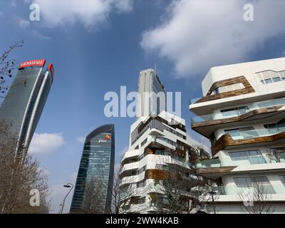 Une vue imprenable sur les trois tours et les bâtiments entourant CityLife, Milan, Italie Banque D'Images