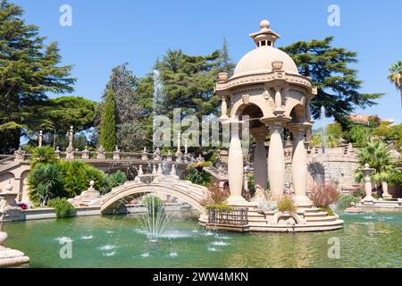 Imperia, Italie - 14 août 2023 : Villa Grock - manoir italien de Grock avec jardin, fontaine, bel été Banque D'Images