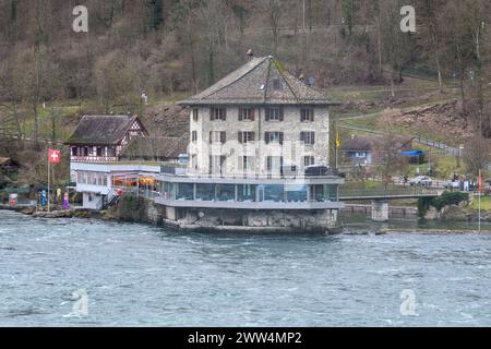 Blick auf des Schloessli Woerth am Rheinfall, gastronomie, Lokal, Ausflugslokal, Gaststaette, restaurant, Rheinfall, Neuhausen Schweiz, 24.01.2024, Banque D'Images