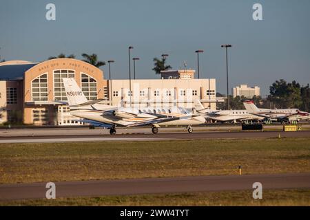 FORT MYERS, FLORIDE : 15 FÉVRIER 2024. 1991 LE CESSNA 560 décolle de l'aéroport page Field de Fort Myers, sur la côte du golfe du Mexique. Floride, États-Unis Banque D'Images