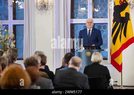 Bundespraesident Frank-Walter Steinmeier sprach am Donnerstag 21.03.2024 in der Alten Boerse in Leipzig zu 35 Jahre friedliche Revolution und 75 Jahre Grundgesetz. Steinmeier sagte : die Demokratie zu schuetzen und zu staerken, sie wehrhafter zu machen, das ist die Bewaehrung, vor der wir stehen. Der Bundespraesident hatte zuvor die Buchmesse besucht. VOR 35 Jahren, AM 9. Oktober 1989, gingen in Leipzig ueber 70,000 Menschen fuer Freiheit und Demokratie auf die Strasse. DAS Grundgesetz wurde AM 23. Mai 1949 verkuendet, seit 1990 Gilt es auch auf dem Gebiet der ehemaligen DDR. Siehe epd-meldung Banque D'Images