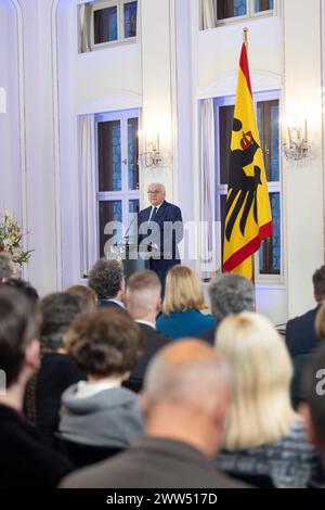 Bundespraesident Frank-Walter Steinmeier sprach am Donnerstag 21.03.2024 in der Alten Boerse in Leipzig zu 35 Jahre friedliche Revolution und 75 Jahre Grundgesetz. Steinmeier sagte : die Demokratie zu schuetzen und zu staerken, sie wehrhafter zu machen, das ist die Bewaehrung, vor der wir stehen. Der Bundespraesident hatte zuvor die Buchmesse besucht. VOR 35 Jahren, AM 9. Oktober 1989, gingen in Leipzig ueber 70,000 Menschen fuer Freiheit und Demokratie auf die Strasse. DAS Grundgesetz wurde AM 23. Mai 1949 verkuendet, seit 1990 Gilt es auch auf dem Gebiet der ehemaligen DDR. Siehe epd-meldung Banque D'Images