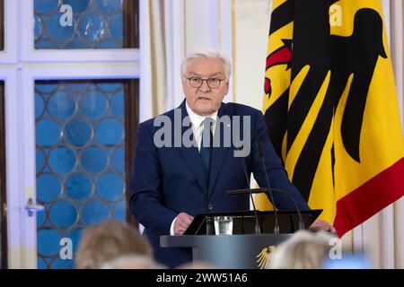 Bundespraesident Frank-Walter Steinmeier sprach am Donnerstag 21.03.2024 in der Alten Boerse in Leipzig zu 35 Jahre friedliche Revolution und 75 Jahre Grundgesetz. Steinmeier sagte : die Demokratie zu schuetzen und zu staerken, sie wehrhafter zu machen, das ist die Bewaehrung, vor der wir stehen. Der Bundespraesident hatte zuvor die Buchmesse besucht. VOR 35 Jahren, AM 9. Oktober 1989, gingen in Leipzig ueber 70,000 Menschen fuer Freiheit und Demokratie auf die Strasse. DAS Grundgesetz wurde AM 23. Mai 1949 verkuendet, seit 1990 Gilt es auch auf dem Gebiet der ehemaligen DDR. Siehe epd-meldung Banque D'Images