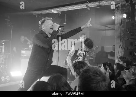 Munich, Allemagne. 20 mars 2024. Munich, Allemagne, 20 mars 2024 : Ingo Knollmann (chanteur) de Donots lors du Mini Birthday Slam 24 au Strom, Munich. (Sven Beyrich/SPP) crédit : photo de presse sportive SPP. /Alamy Live News Banque D'Images