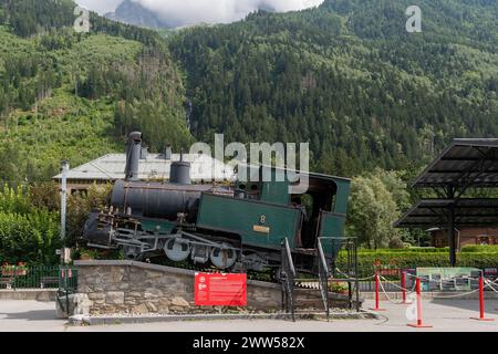 Locomotive à vapeur historique numéro 8, en service de 1927 à 1979, exposée à la gare ferroviaire à crémaillère du Montenvers, Chamonix, haute Savoie, France Banque D'Images