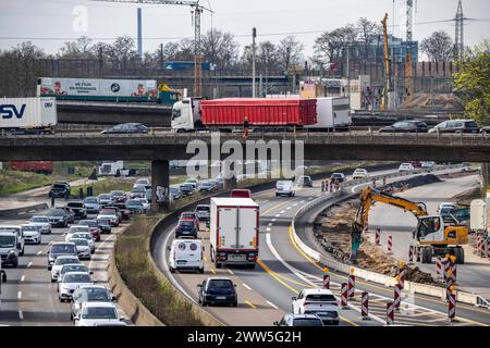 Autobahnkreuz Duisburg-Kaiserberg, kompletter Um- und Neubau des Kreuz der A3 und A40, alle Brücke, Rampen, Fahrbahnen werden erneuert und teils erweitert, 8 Jahre Bauzeit, ebenso erneuert werden dort verlaufende Eisenbahnbrücken, NRW, Deutschland, Autobahnbaustelle *** échange Duisburg Kaiserberg, remplacement complet et construction de ponts, et construction de l'A3, et de nouveaux ponts, et de l'autoroute A40 rampes, voies sont en cours de renouvellement et en partie élargis, 8 ans de construction, ponts ferroviaires qui y circulent sont également en cours de renouvellement, NRW, Allemagne, chantier de construction d'autoroute Banque D'Images