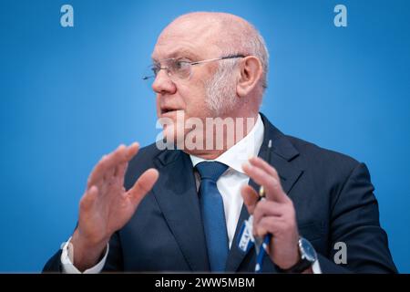 Bundespressekonferenz zum Thema Klimageld Wir zeigen, dass es moeglich ist Dr Ulrich Schneider, Hauptgeschaeftsfuehrer, Der Paritaetische Gesamtverband im Portrait in der Bundespressekonferenz zur Vorstellung des Thema Klimageld Wir zeigen, dass es moeglich ist, Berlin 21.03.2024 Berlin Berlin Deutschland *** Conférence de presse fédérale sur le thème de l'argent climatique nous montrons qu'il est possible Dr Ulrich Schneider, Directeur général, der Paritaetische Gesamtverband en portrait à la Conférence de presse fédérale sur la présentation du sujet de l'argent climatique nous montrons que c'est possible , B Banque D'Images