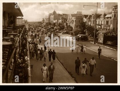 1939 , VIAREGGIO , VERSILIA , TOSCANE , ITALIE : L'HÔTEL RUE VIALE MARCONI . Photographe inconnu . - TOSCANE - MARE - MER - STAZIONE Balneare - passeggio - BALADE - Marche - ITALIE - ÉTÉ - DOMAINE - FOTO STORICHE - HISTOIRE - GEOGRAFIA - GÉOGRAPHIE - turisti - touristes - turismo - tourisme - ANNI TRENTA - années 30 - '30 - années 1930 - ALBERGO - ALBERGHI - ARCHITETTURA - ARCHITECTURE --- ARCHIVIO GBB Banque D'Images