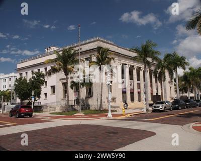 First Street à Fort Myers, Floride. Les bâtiments historiques et uniques le long de la rue sont un regard dans le temps. Banque D'Images