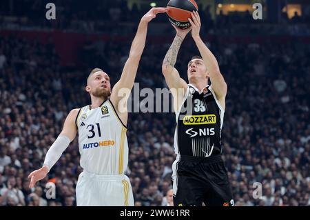 Belgrade, Serbie. 21 mars 2024. Danilo Andjusic de Partizan affronte Dzanan Musa du Real Madrid lors du match de basket-ball de la ronde 31 entre Partizan et Real Madrid à Belgrade, Serbie, le 21 mars 2024. Crédit : Predrag Milosavljevic/Xinhua/Alamy Live News Banque D'Images