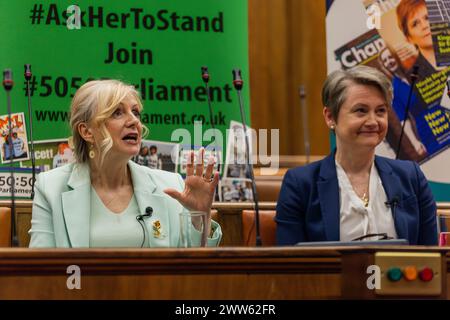 Leeds, Royaume-Uni. 21 MARS 2024. Tracy Brabin (maire de West Yorkshire, à gauche), Yvette Cooper (secrétaire de l'intérieur fantôme, à droite) prennent la parole à 50:50 événement parlementaire organisé par ChamberUK. Histoire : 50:50 L'événement vise à encourager les femmes de partout dans le Nord de l'Angleterre à se présenter à des fonctions électives. Crédit Milo Chandler/Alamy Live News Banque D'Images