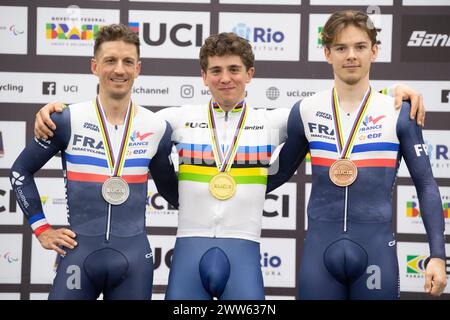 Rio de Janeiro, Brésil. 21 mars 2024. Podium de poursuite individuelle C4 masculin (G-d), Kevin le Cunff, de France, deuxième, vainqueur Archie Atkinson, de Grande-Bretagne et champion du monde, et Gatien le Rousseau, de France, troisième place. Crédit : Casey B. Gibson/Alamy Live News Banque D'Images