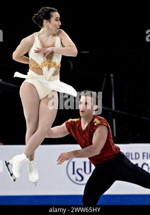 Montréal, Canada. 21 mars 2024. Lia Pereira/Trennt Michaud (R) du Canada concourent en patinage libre en couples dans le cadre des Championnats du monde de patinage artistique de l’Union internationale de patinage artistique (ISU) au Centre Bell à Montréal, Canada, le 21 mars 2024. Crédit : Andrew Soong/Xinhua/Alamy Live News Banque D'Images