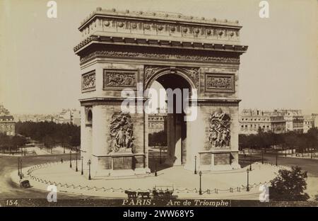 Photo vintage en noir et blanc de l'Arc de Triomphe à Paris, France CA. 1885, impression albumen Banque D'Images