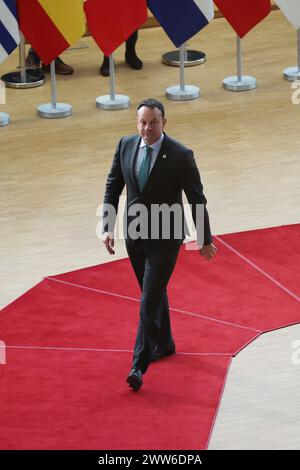 Bruxelles, Belgique. 21 mars 2024. Le premier ministre irlandais Leo Varadkar arrive au sommet de l'Union européenne (UE) à Bruxelles, en Belgique, le 21 mars 2024. Crédit : Zhao Dingzhe/Xinhua/Alamy Live News Banque D'Images