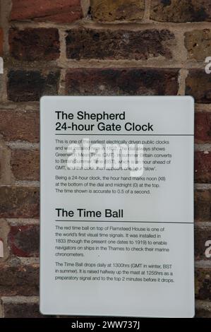 Avis expliquant l'horloge de 24 heures Shepherd Gate et le Time Ball, Observatoire royal, Greenwich, South London, Royaume-Uni Banque D'Images