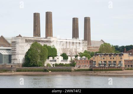 Greenwich Power Station est une centrale électrique de secours au gaz et anciennement alimentée au pétrole et au charbon située sur la Tamise à Greenwich dans le sud-est de Londres. Original Banque D'Images