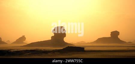 Formations rocheuses dans le désert Blanc Egypte Banque D'Images