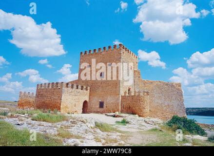 Château de Peñarroya. La Réserve Naturelle Lagunas de Ruidera, Ciudad Real province, Castilla La Mancha, Espagne. Banque D'Images