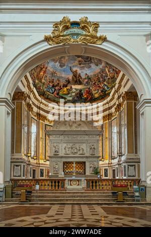 Le mausolée de San Bernardino est le monument funéraire de Bernardino da Siena et est situé dans la basilique de San Bernardino. L'Aquila, Italie Banque D'Images