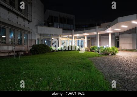 DAS Gebaeude des Beitragsservice in Koeln, vormals GEZ, Rundfunkbeitrag fuer ARD, ZDF und Deutschlandradio, Aussenansicht, Feature, Randmotive, Symbolfoto, Koeln, 21.03.2024 *** le bâtiment du service de contribution à Cologne, anciennement GEZ, redevance de diffusion pour ARD, ZDF et Deutschlandradio, vue extérieure, Feature, motifs marginaux, photo symbole, Cologne, 21 03 2024 Banque D'Images