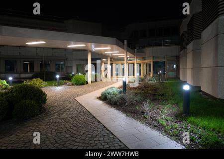 DAS Gebaeude des Beitragsservice in Koeln, vormals GEZ, Rundfunkbeitrag fuer ARD, ZDF und Deutschlandradio, Aussenansicht, Feature, Randmotive, Symbolfoto, Koeln, 21.03.2024 *** le bâtiment du service de contribution à Cologne, anciennement GEZ, redevance de diffusion pour ARD, ZDF et Deutschlandradio, vue extérieure, Feature, motifs marginaux, photo symbole, Cologne, 21 03 2024 Banque D'Images