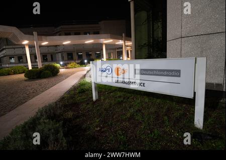 DAS Gebaeude des Beitragsservice in Koeln, vormals GEZ, Rundfunkbeitrag fuer ARD, ZDF und Deutschlandradio, Aussenansicht, Feature, Randmotive, Symbolfoto, Koeln, 21.03.2024 *** le bâtiment du service de contribution à Cologne, anciennement GEZ, redevance de diffusion pour ARD, ZDF et Deutschlandradio, vue extérieure, Feature, motifs marginaux, photo symbole, Cologne, 21 03 2024 Banque D'Images