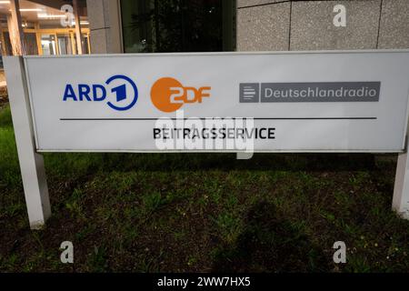 DAS Gebaeude des Beitragsservice in Koeln, vormals GEZ, Rundfunkbeitrag fuer ARD, ZDF und Deutschlandradio, Aussenansicht, Feature, Randmotive, Symbolfoto, Koeln, 21.03.2024 *** le bâtiment du service de contribution à Cologne, anciennement GEZ, redevance de diffusion pour ARD, ZDF et Deutschlandradio, vue extérieure, Feature, motifs marginaux, photo symbole, Cologne, 21 03 2024 Banque D'Images