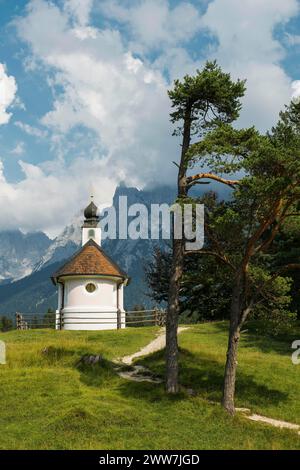 Chapelle Maria Koenigin sur le lac Lautersee, près de Mittenwald, Werdenfelser Land, haute-Bavière, Bavière, Allemagne Banque D'Images