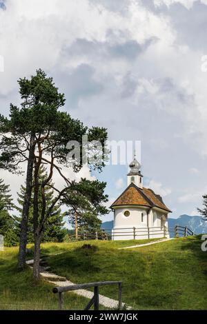 Chapelle Maria Koenigin sur le lac Lautersee, près de Mittenwald, Werdenfelser Land, haute-Bavière, Bavière, Allemagne Banque D'Images