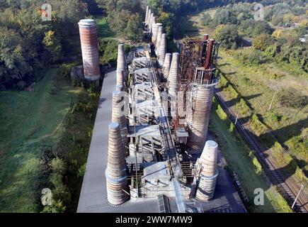 Vue aérienne de la batterie du four à puits dans le parc du musée Ruedersdorf... La batterie de fours à cuve avec ses 18 fours Ruedersdorf en est un exemple unique Banque D'Images