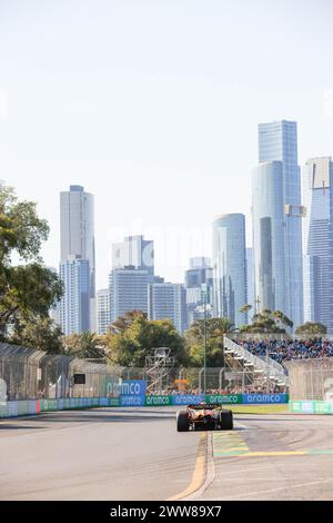 Melbourne, Australie. 22 mars 2024. L'australien Oscar Piastri pilote la McLaren MCL37 (81) lors des essais avant le Grand Prix de F1 d'Australie sur le circuit du Grand Prix d'Albert Park. Crédit : SOPA images Limited/Alamy Live News Banque D'Images