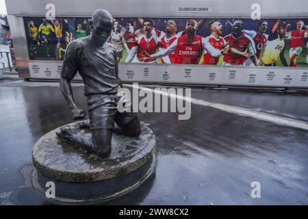 Statue de Thierry Henry à l'Arsenal Emirates Stadium, au nord de Londres Banque D'Images